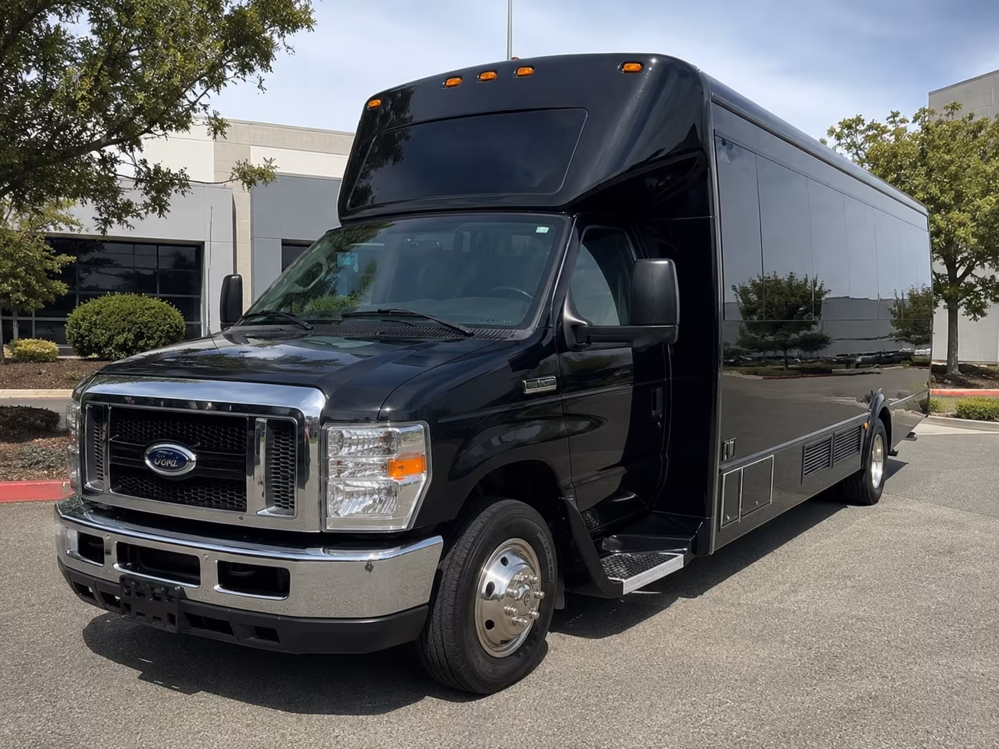 Lansing Winery Tour & Pub Crawl Transportation party bus exterior